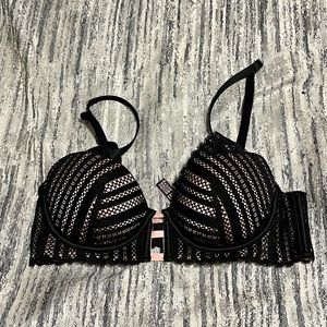Victoria’s Secret 34B bra